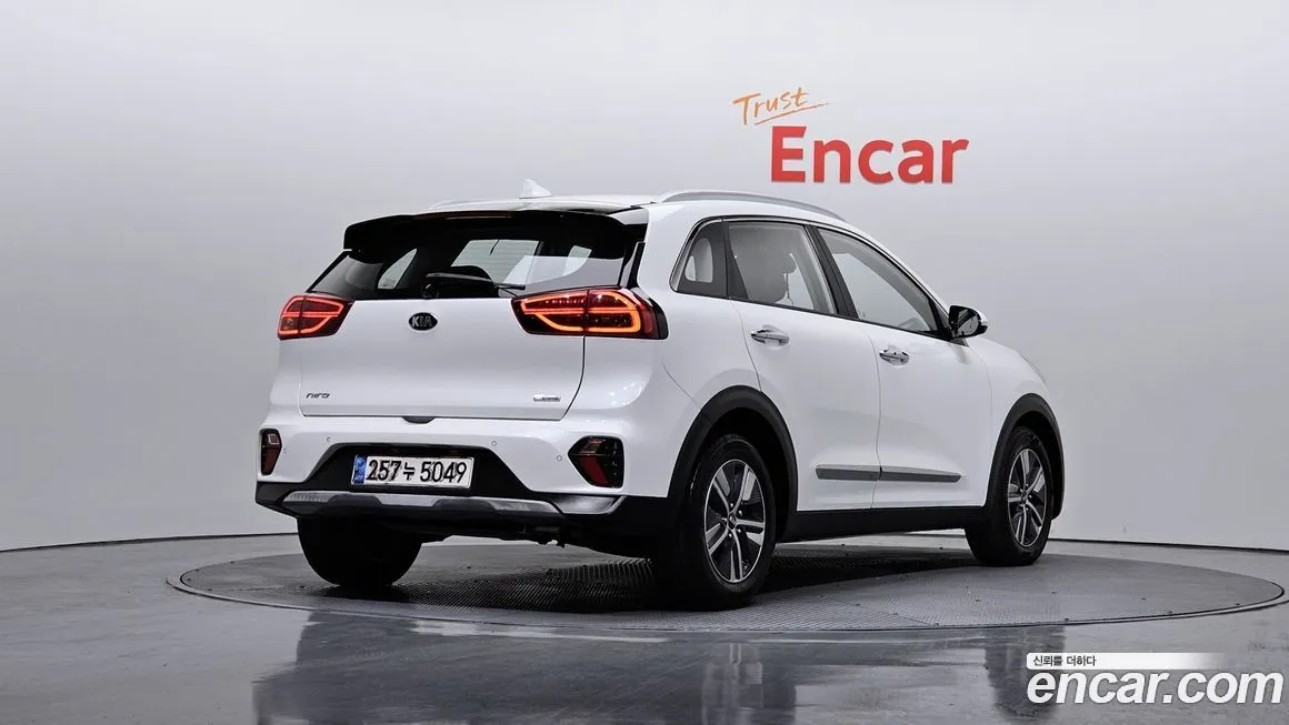 Kia Niro — фото 9