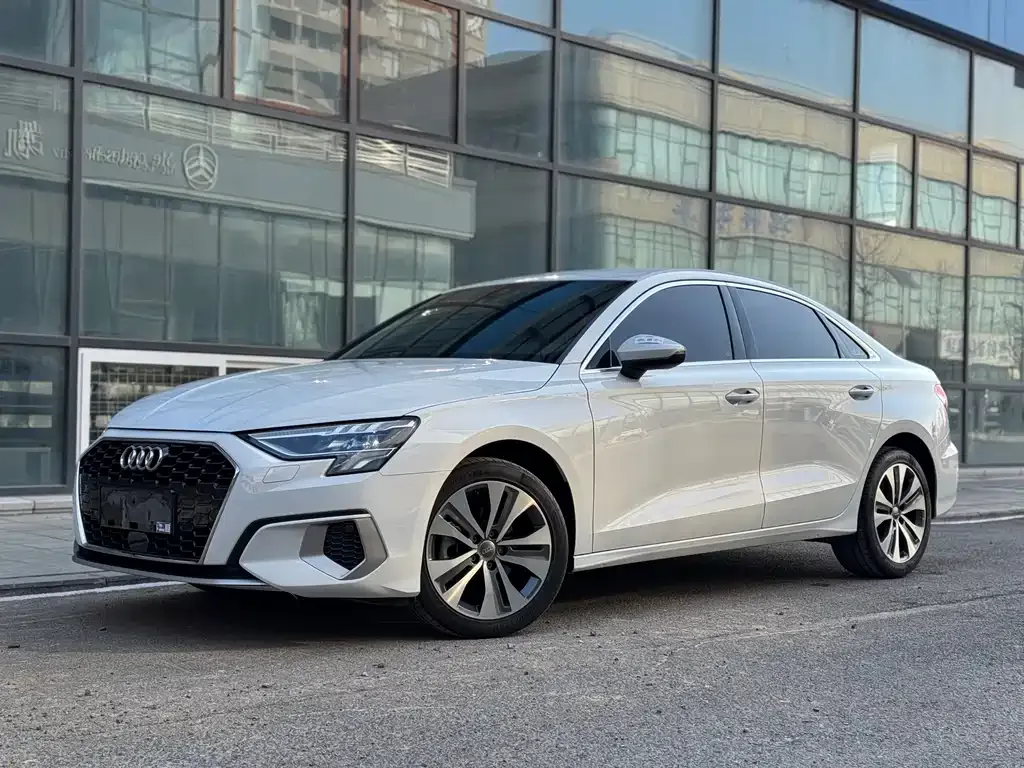 Audi A3 — фото 1