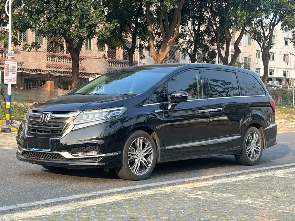 Honda Elysion — фото 1