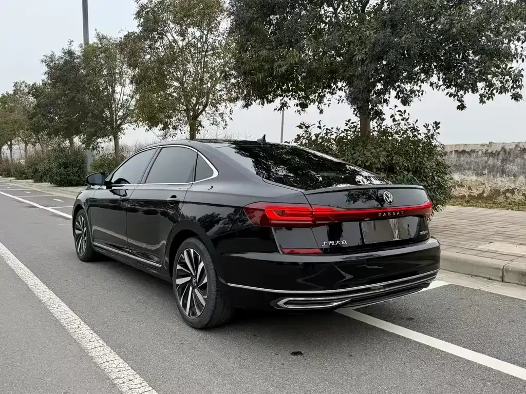 Volkswagen Passat — фото 7