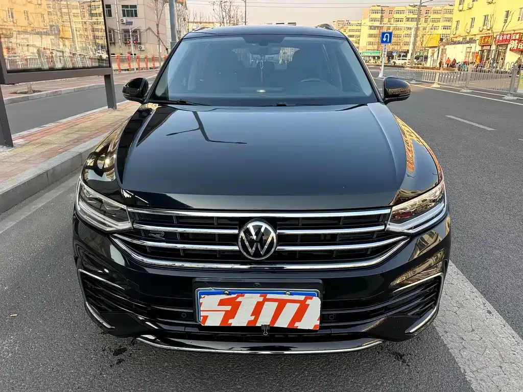 Volkswagen Tiguan L — фото 2