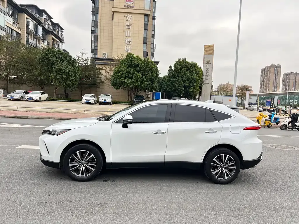 Toyota Harrier — фото 3