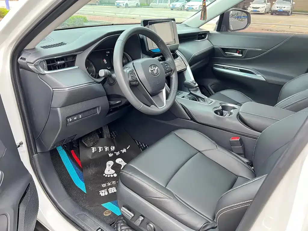 Toyota Harrier — фото 4