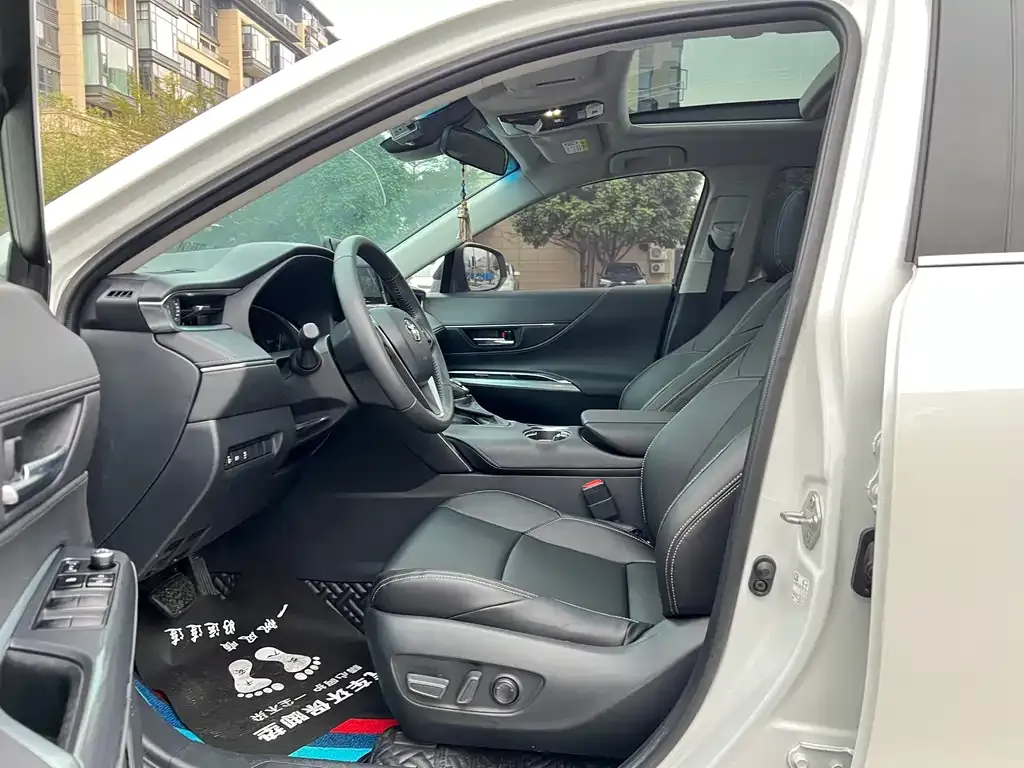 Toyota Harrier — фото 6