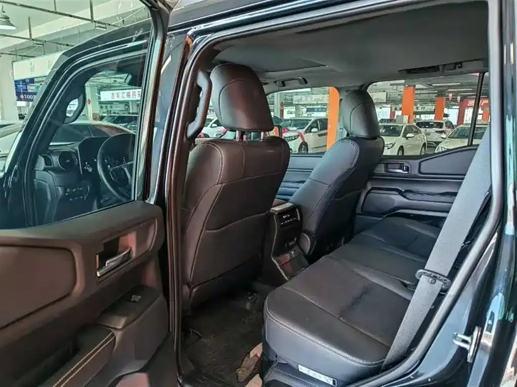Toyota Prado — фото 9