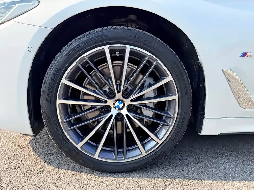BMW 5 Series — фото 9