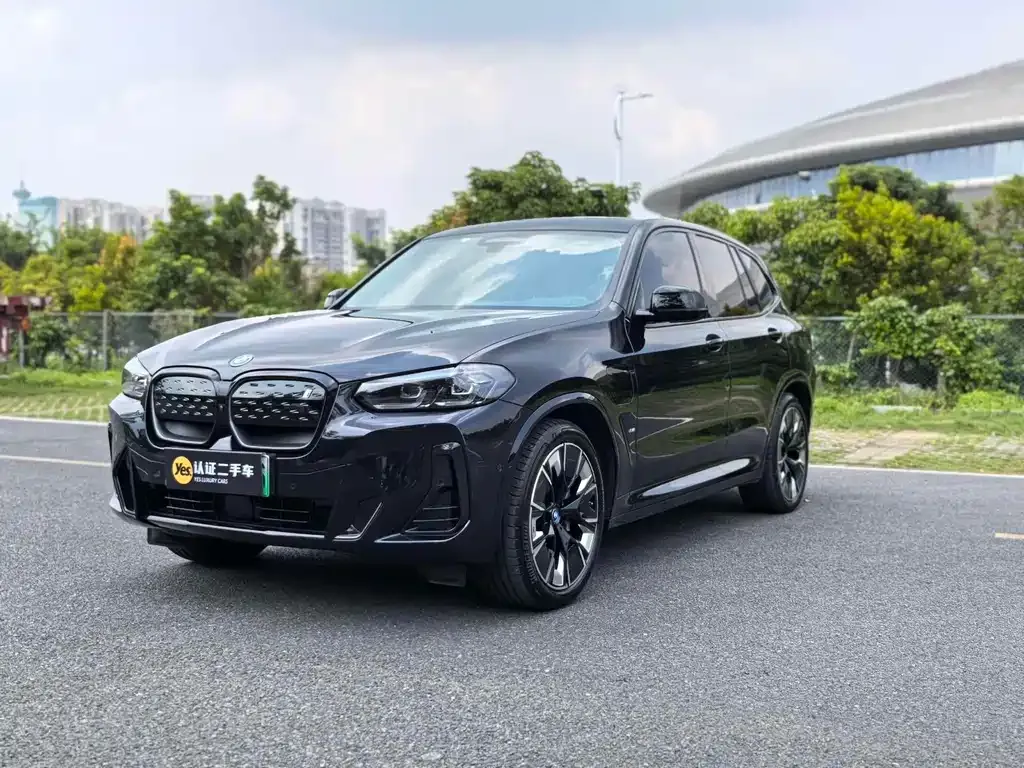 BMW iX3 — фото 1
