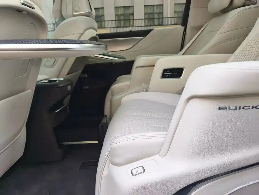 Buick GL8 Hybrid — фото 2
