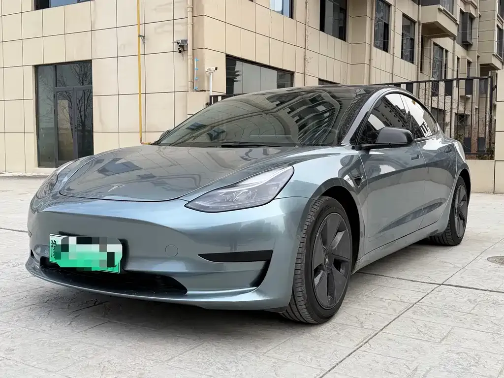 Tesla Model 3 — фото 1