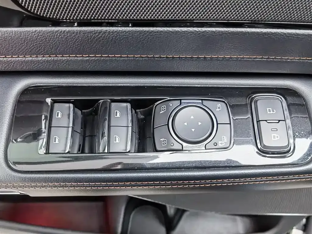 Lincoln Aviator — фото 10