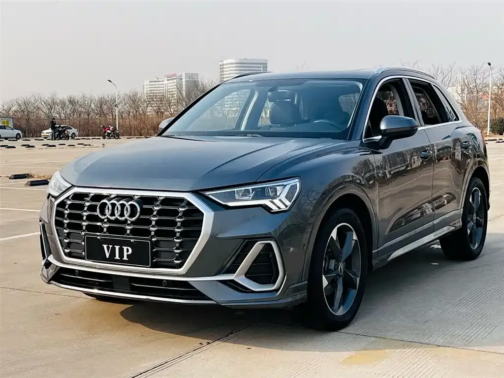 Audi Q3 — фото 1
