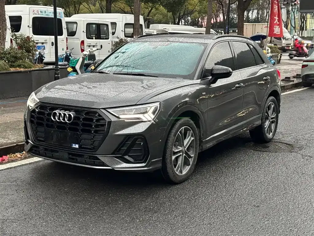 Audi Q3 — фото 1