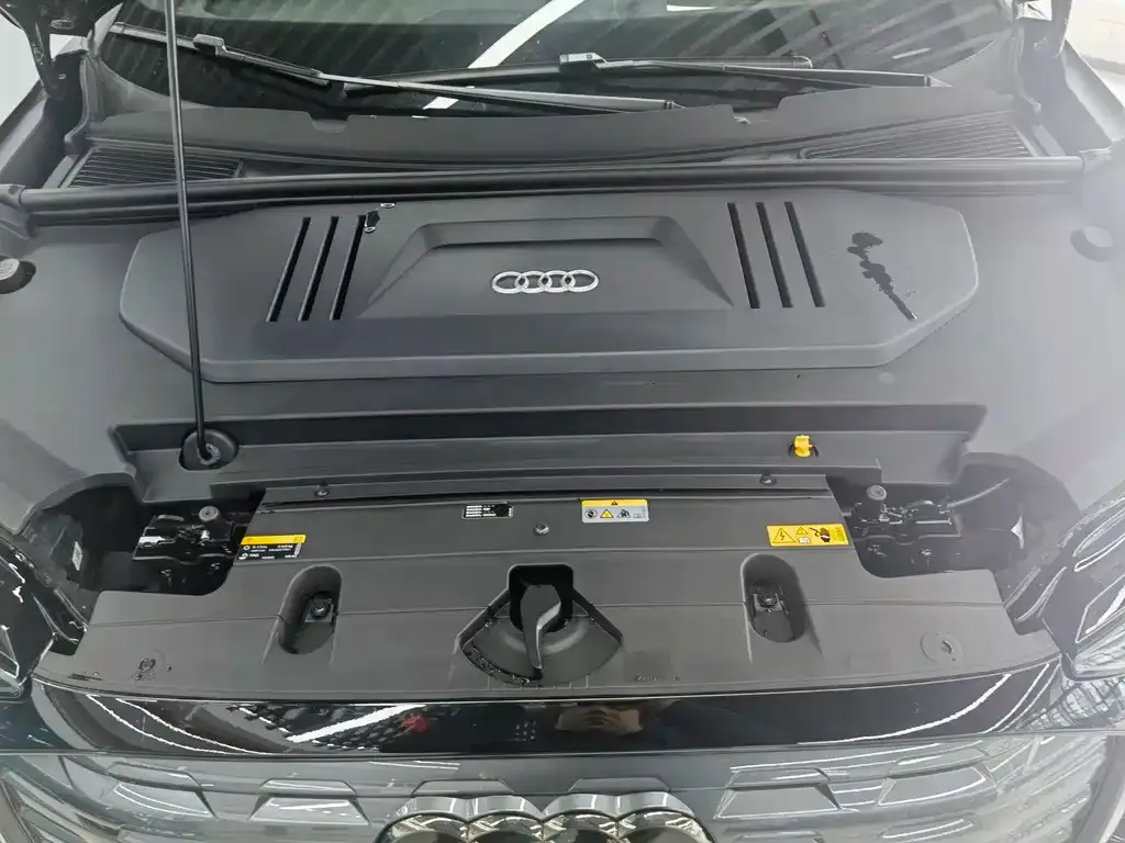 Audi Q5 e-tron — фото 2