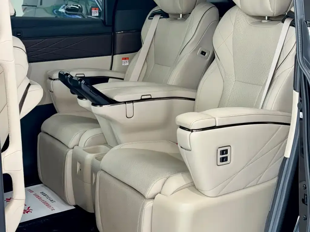 Toyota Vellfire — фото 10