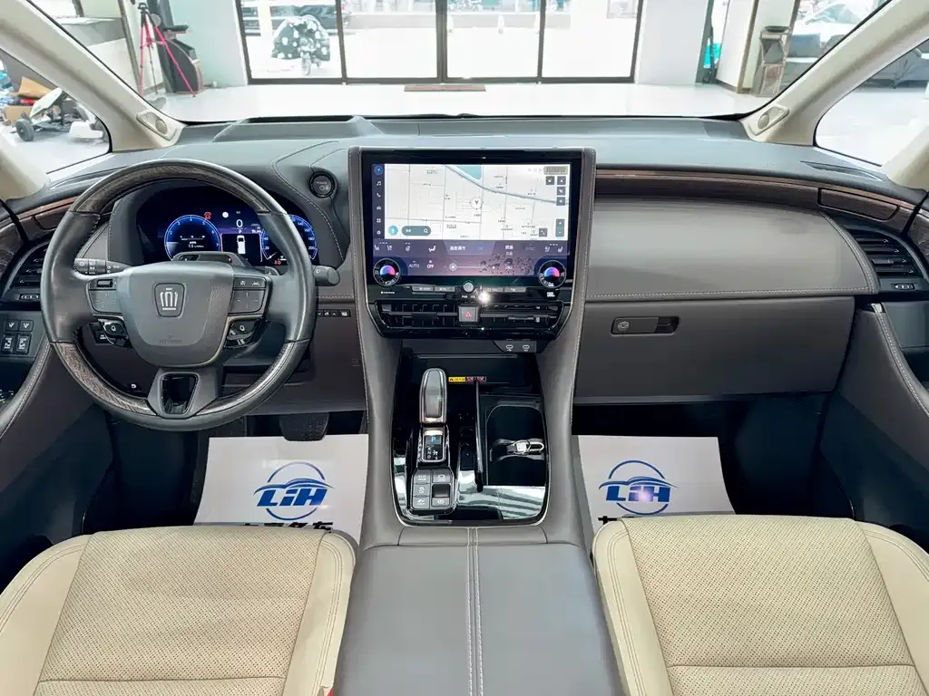 Toyota Vellfire — фото 2