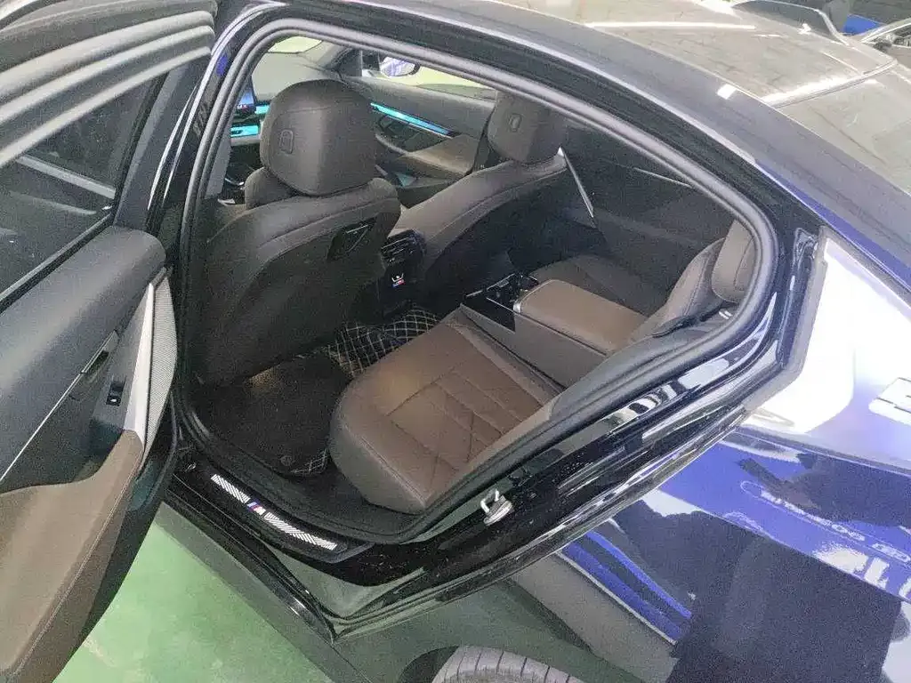 BMW i5 — фото 2