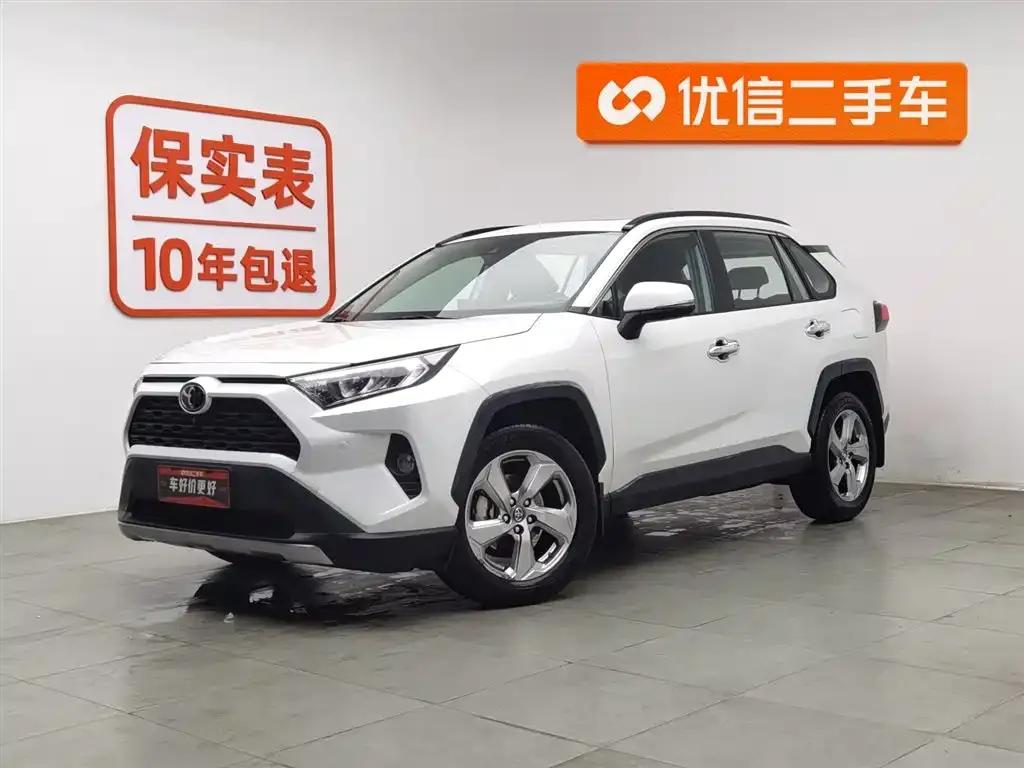 Toyota RAV4 — фото 1