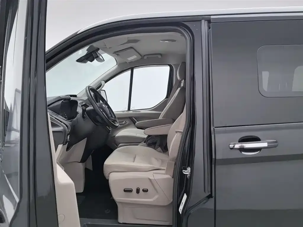 Ford Tourneo — фото 3