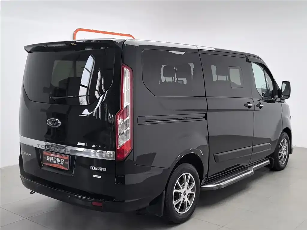 Ford Tourneo — фото 7