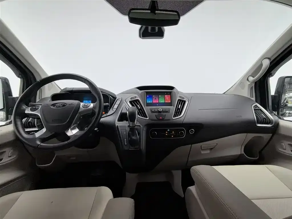 Ford Tourneo — фото 10