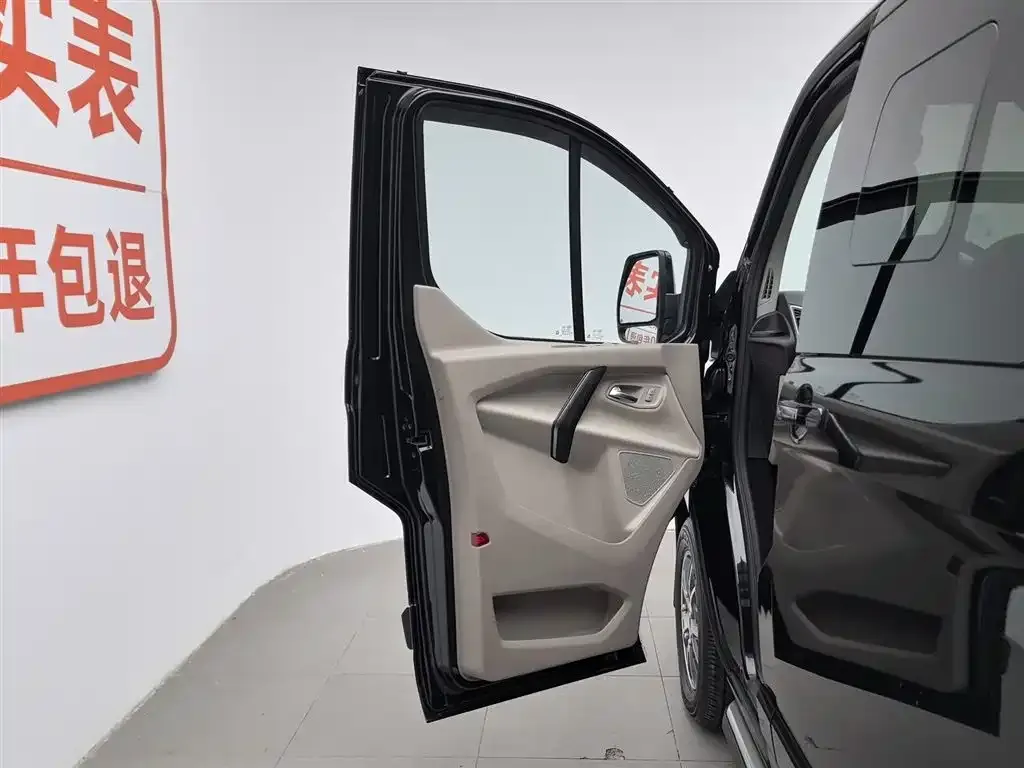 Ford Tourneo — фото 4