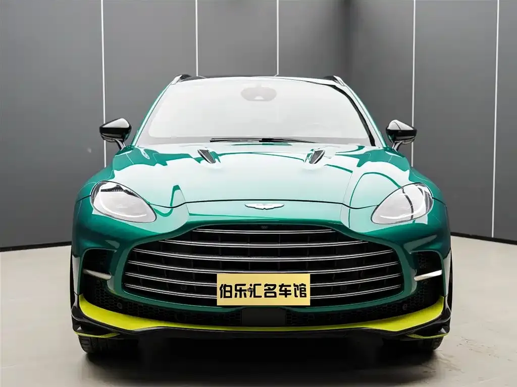 Aston Martin DBX — фото 1