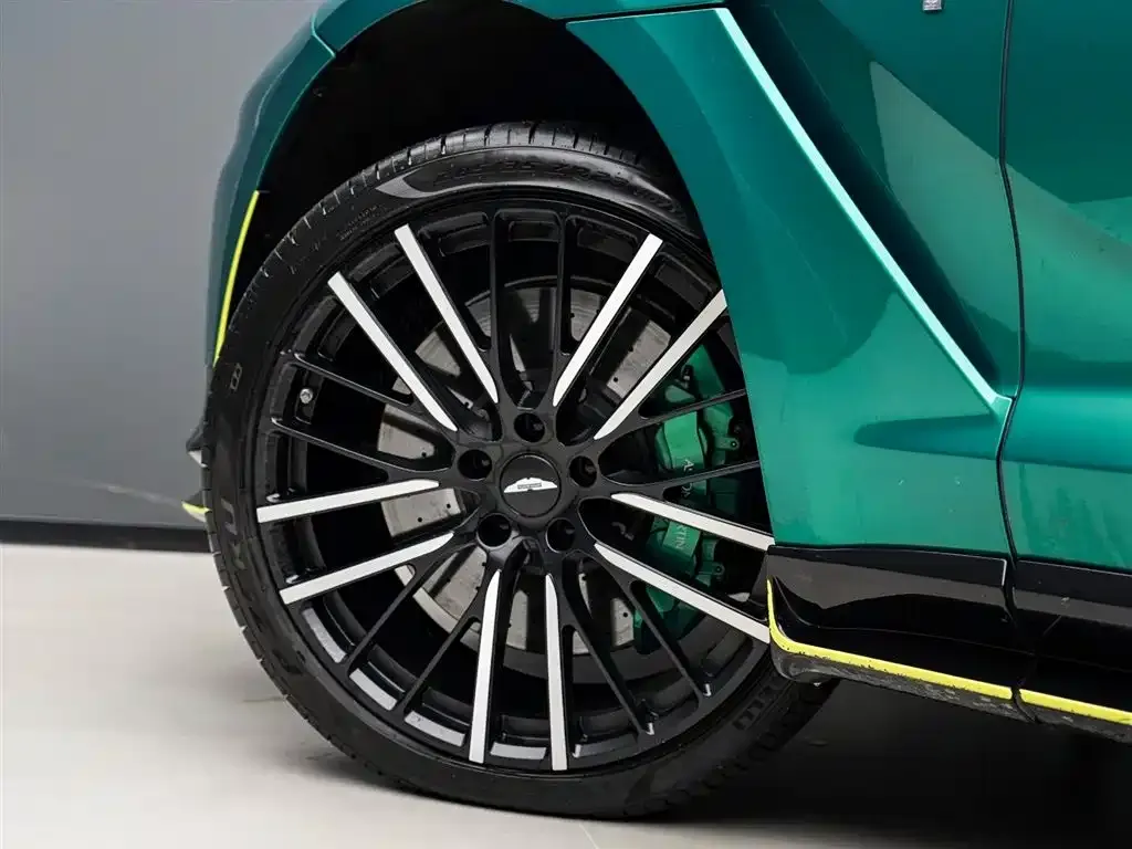 Aston Martin DBX — фото 10