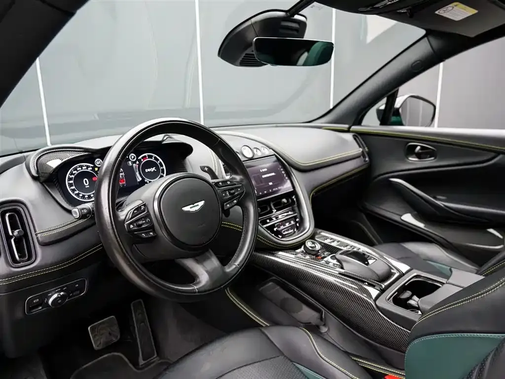 Aston Martin DBX — фото 5