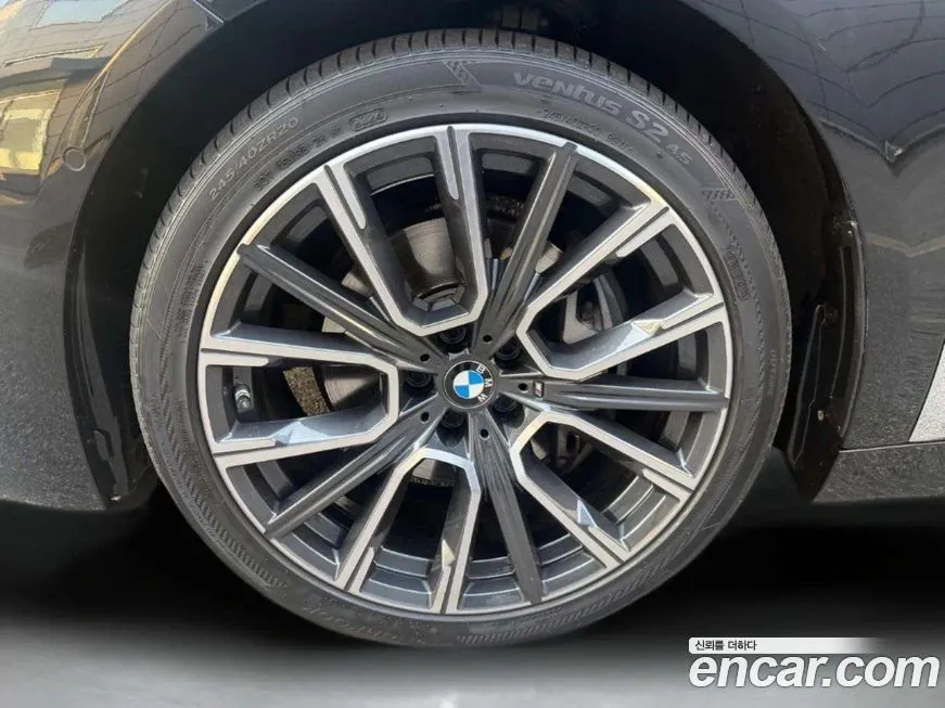 BMW 7-Series — фото 10