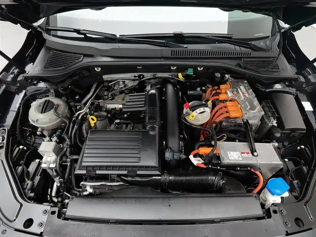 Volkswagen Passat New Energy — фото 10
