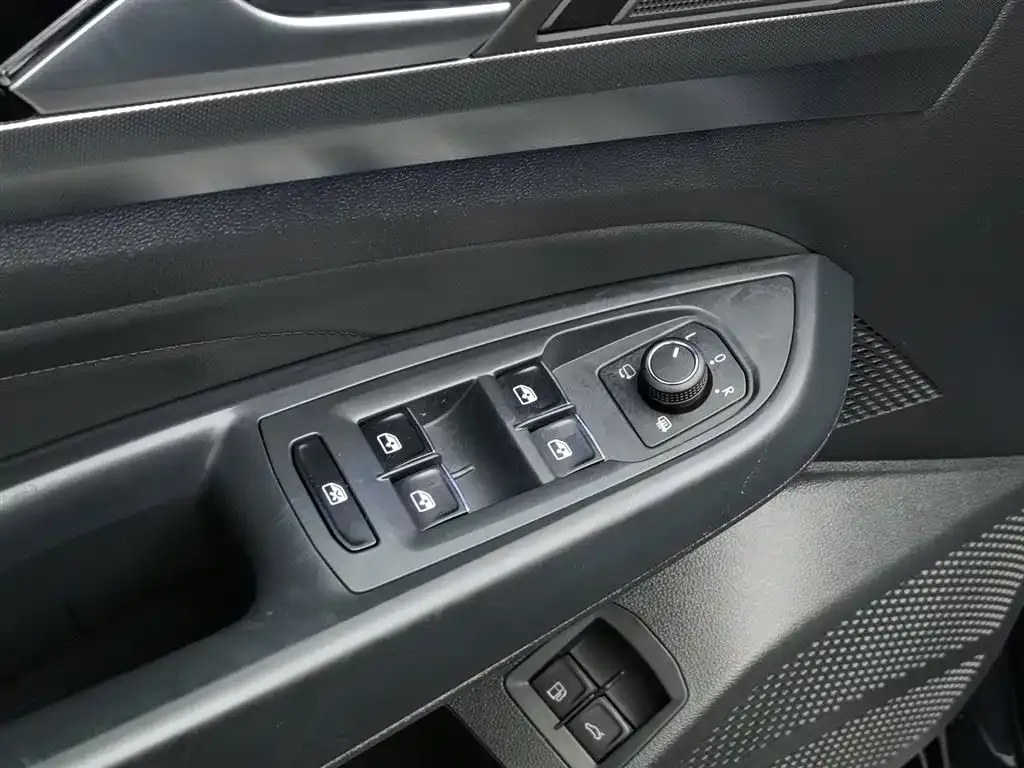 Volkswagen Passat New Energy — фото 9