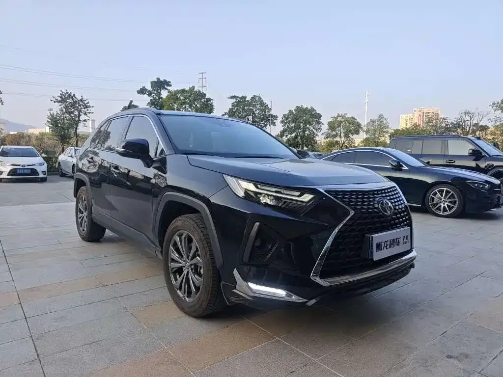 Toyota RAV4 — фото 3
