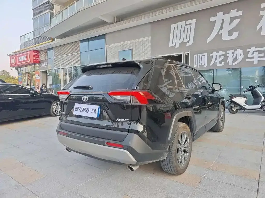 Toyota RAV4 — фото 7