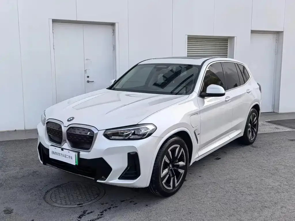BMW iX3 — фото 1