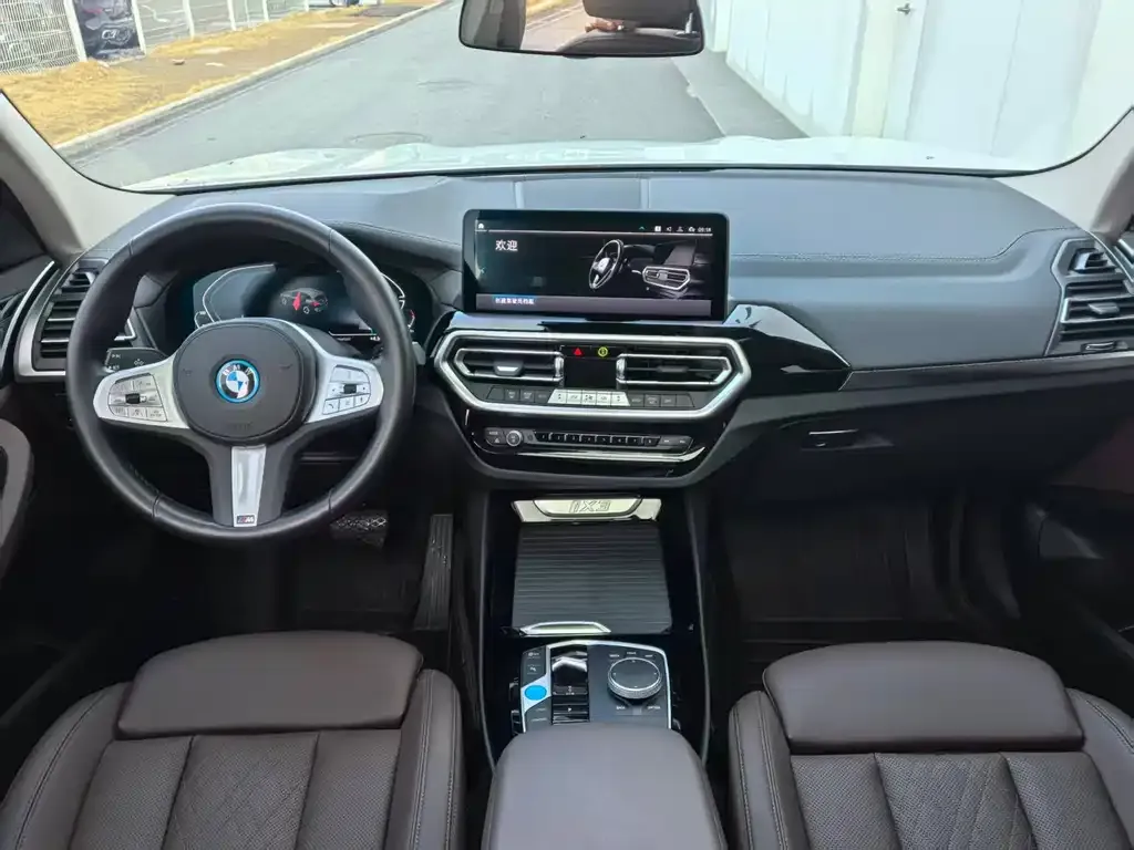 BMW iX3 — фото 9