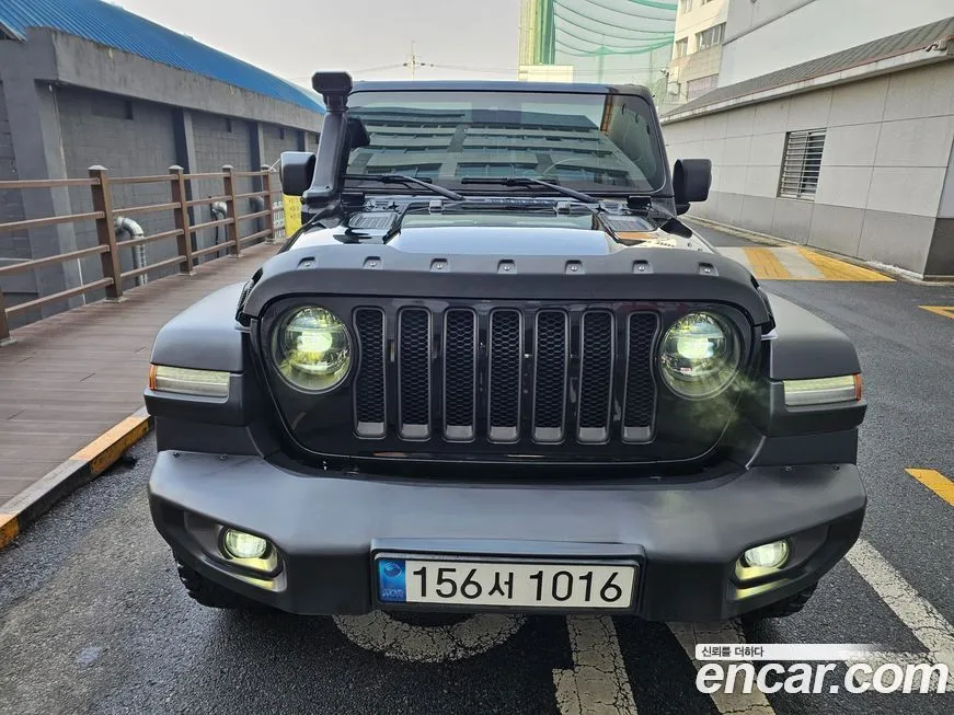 Jeep Wrangler — фото 1