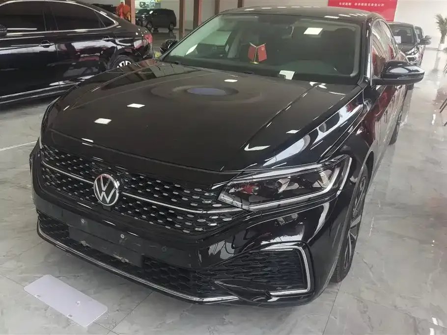 Volkswagen Passat — фото 1