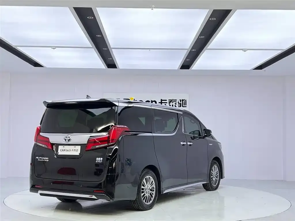 Toyota Alphard — фото 3