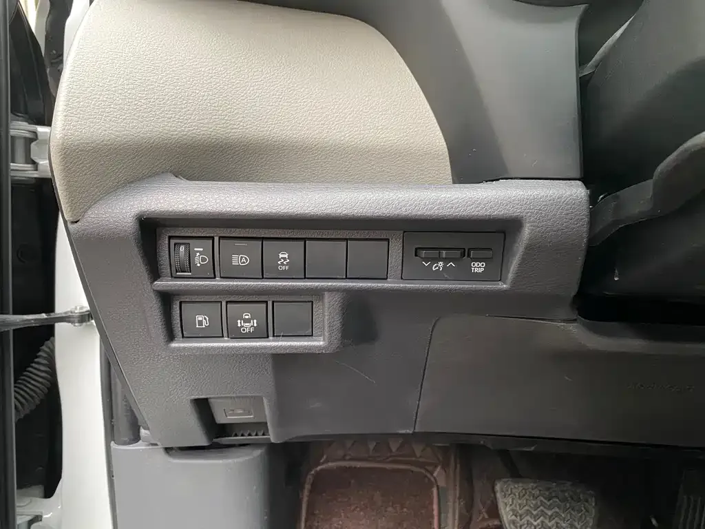 Toyota Sienna — фото 10