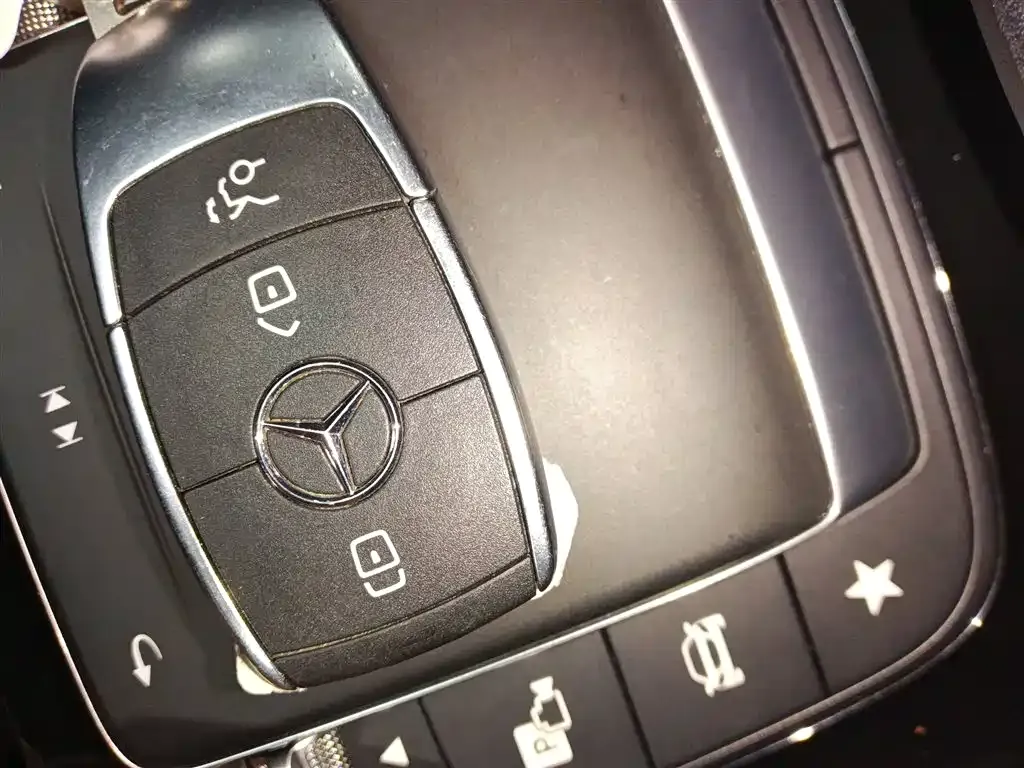 Mercedes-Benz EQB — фото 10