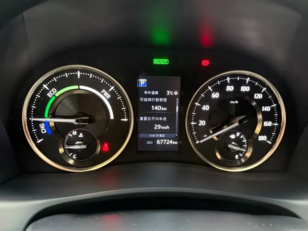 Toyota Alphard — фото 10