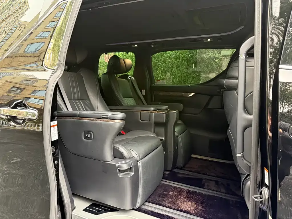 Toyota Alphard — фото 6