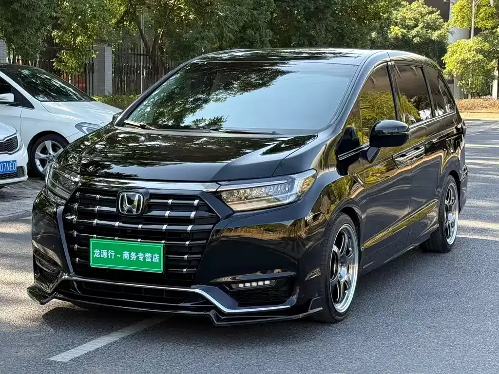 Honda Elysion — фото 1