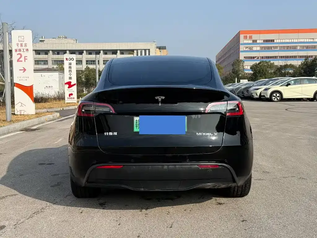 Tesla Model Y — фото 4