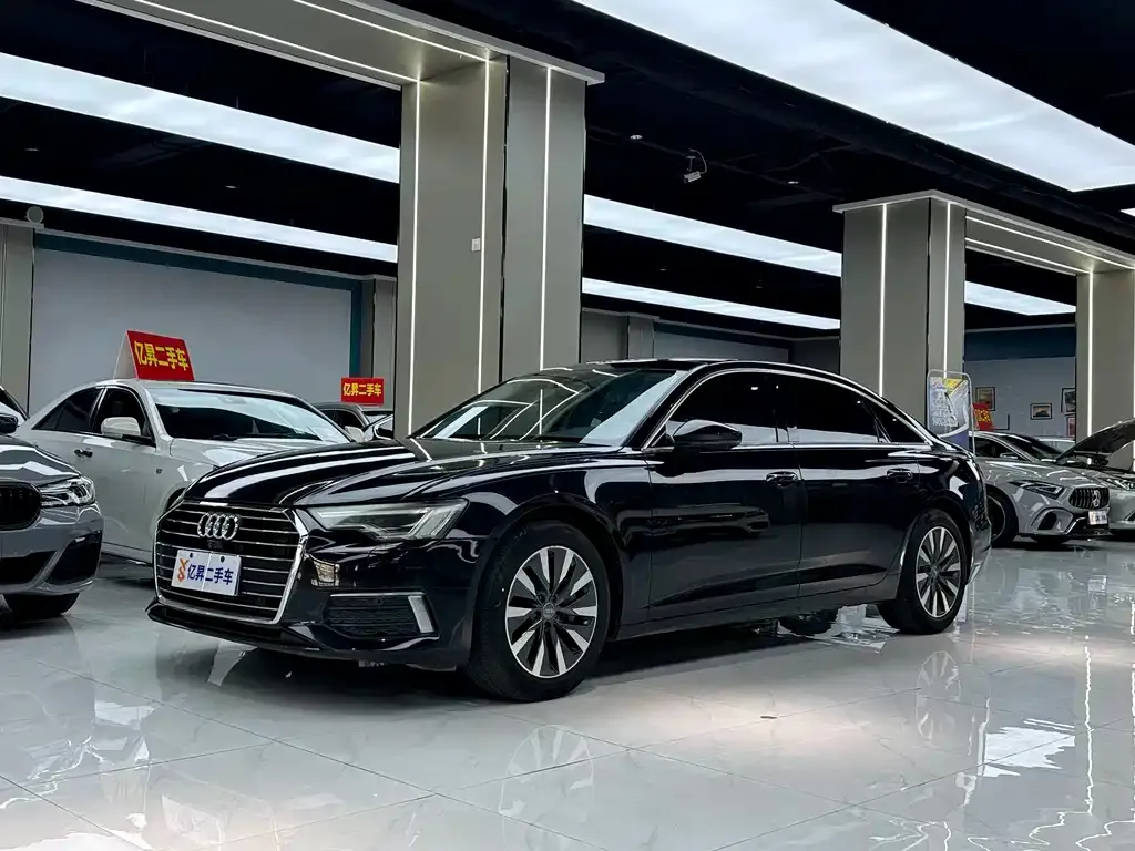 Audi A6L — фото 1