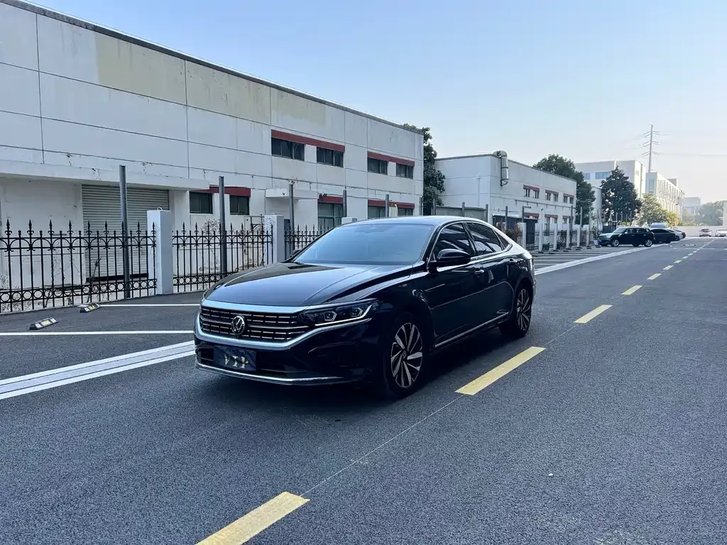 Volkswagen Passat — фото 1
