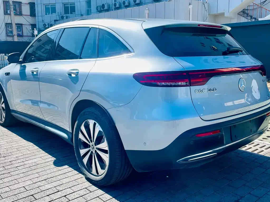 Mercedes-Benz EQC — фото 9