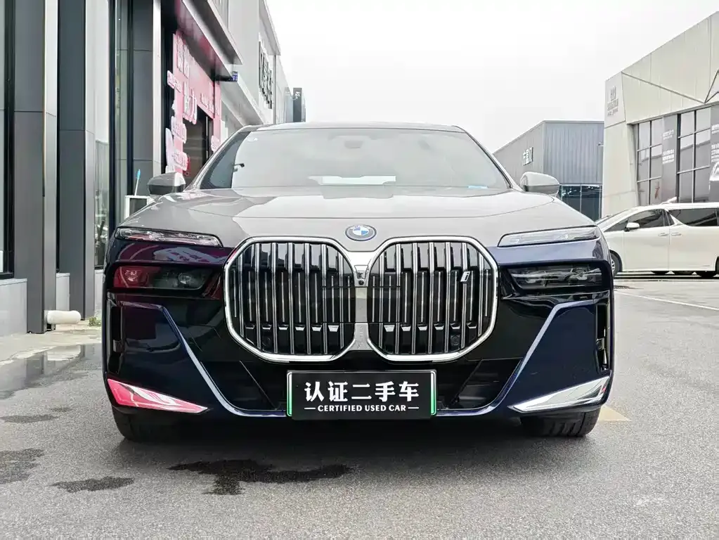 BMW i7 — фото 8
