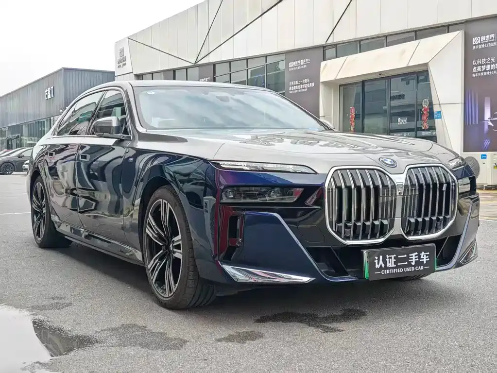 BMW i7 — фото 6