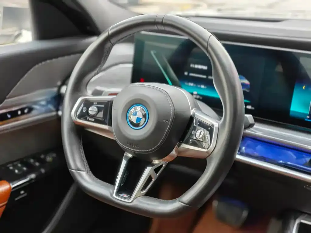 BMW i7 — фото 7
